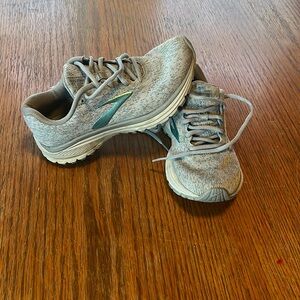 Brooks women’s shoes. Used but great condition. Size 6